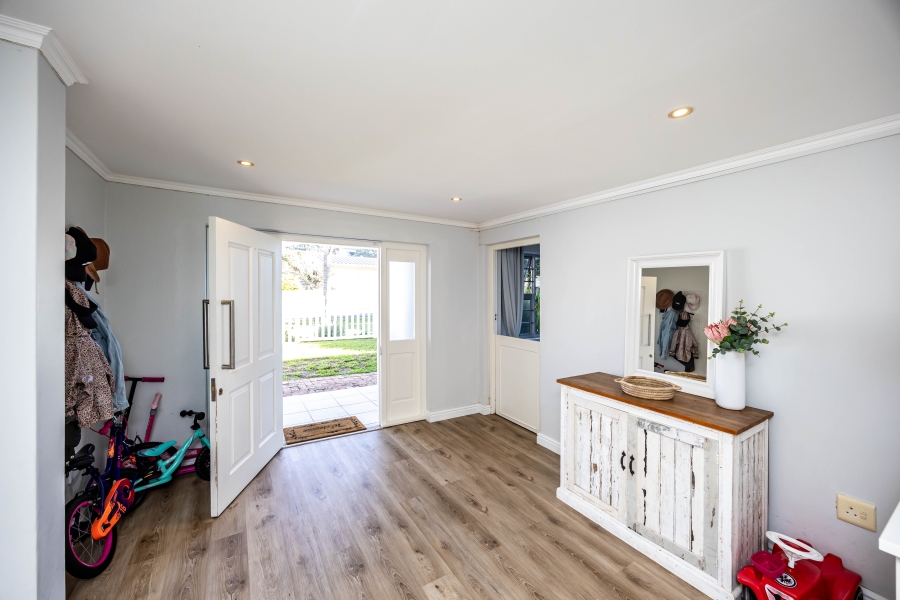 To Let 4 Bedroom Property for Rent in Kidds Beach Eastern Cape